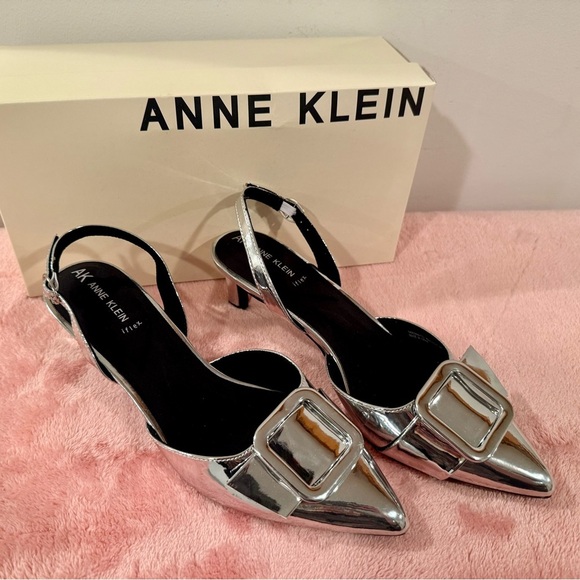 Anne Klein Metallic Silver Bernette Bow Pump heels /size 8.5 - Picture 2 of 8